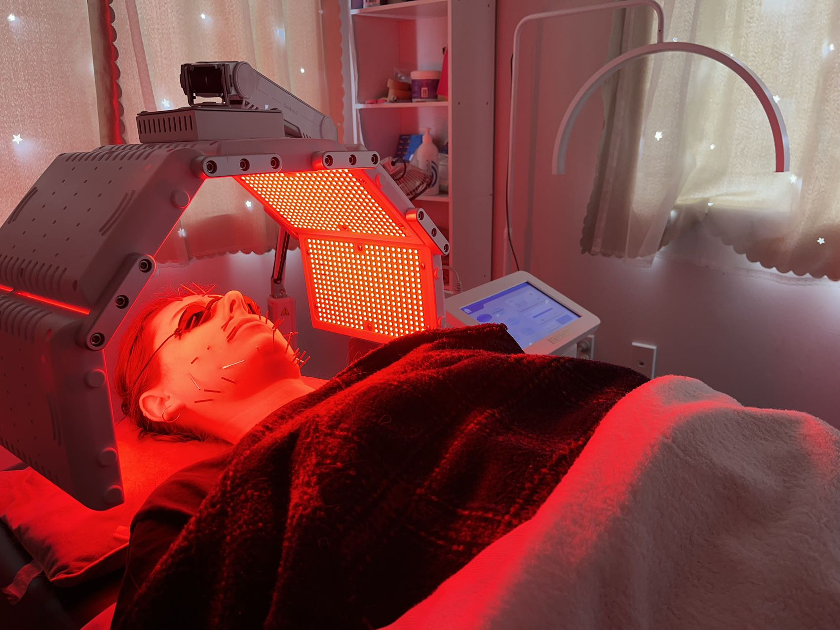 light-emitting-diode-led-light-therapy-for-skin-what-to-know